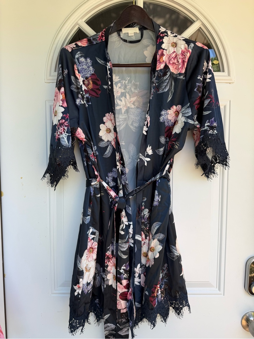 Floral Lace-Trim Satin Robe - Black Pink Floral